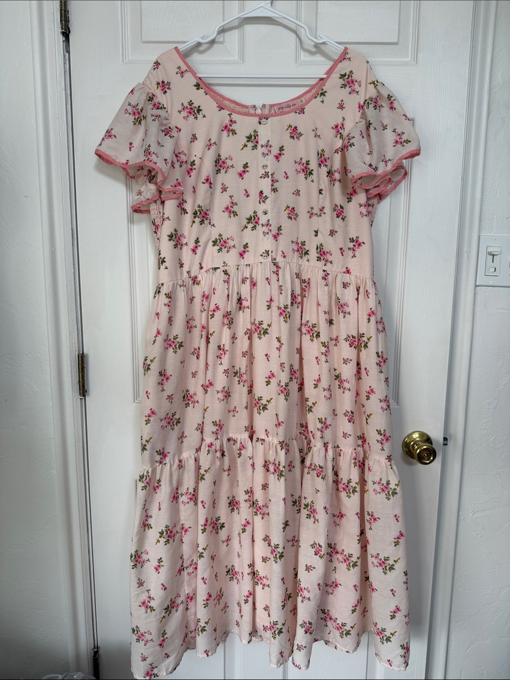 Ivy City Co Pink Floral Tiered Midi Dress
